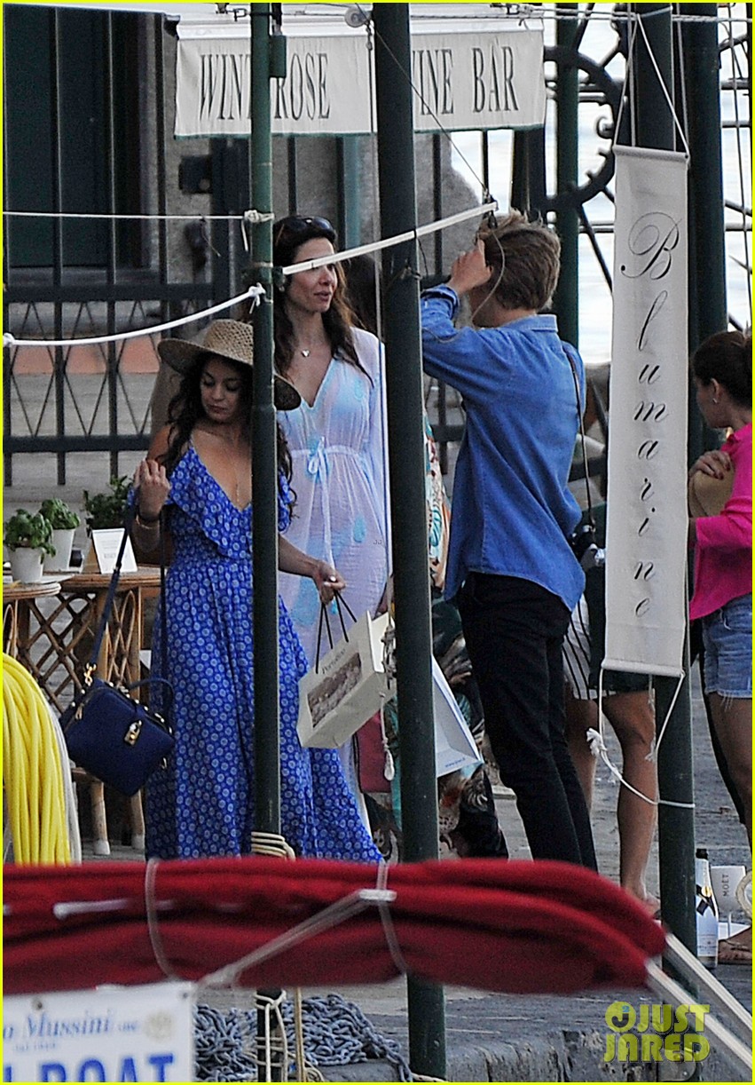 Full Sized Photo of vanessa hudgens austin butler vacation italy 22