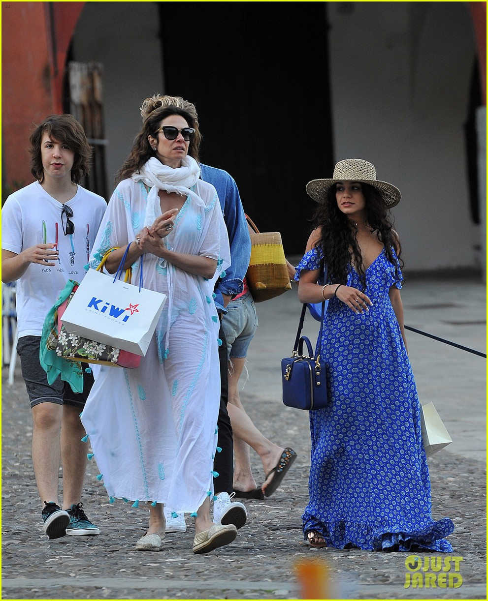 Full Sized Photo of vanessa hudgens austin butler vacation italy 26