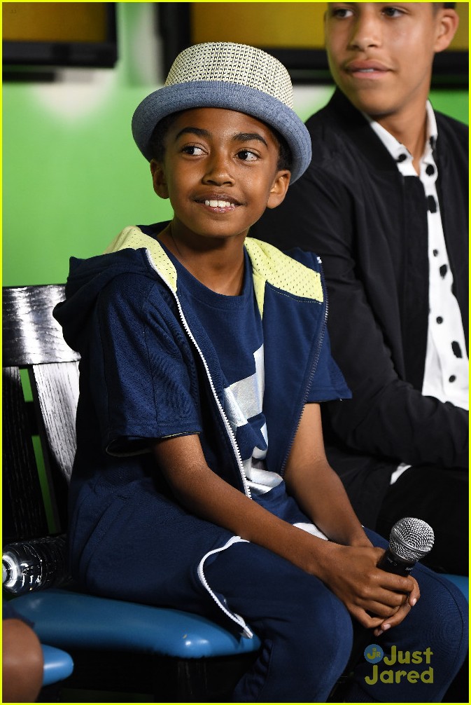 Full Sized Photo of yara shahidi blackish fam aclu tvacademy fyc events ...