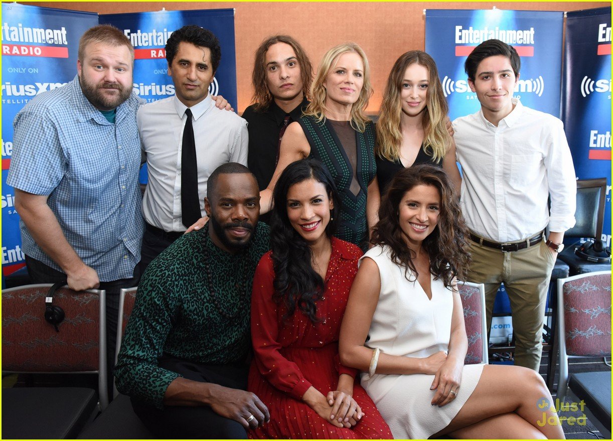 Alycia Debnam-Carey & Lorenzo Henrie Reveal New 'Fear of the Walking ...