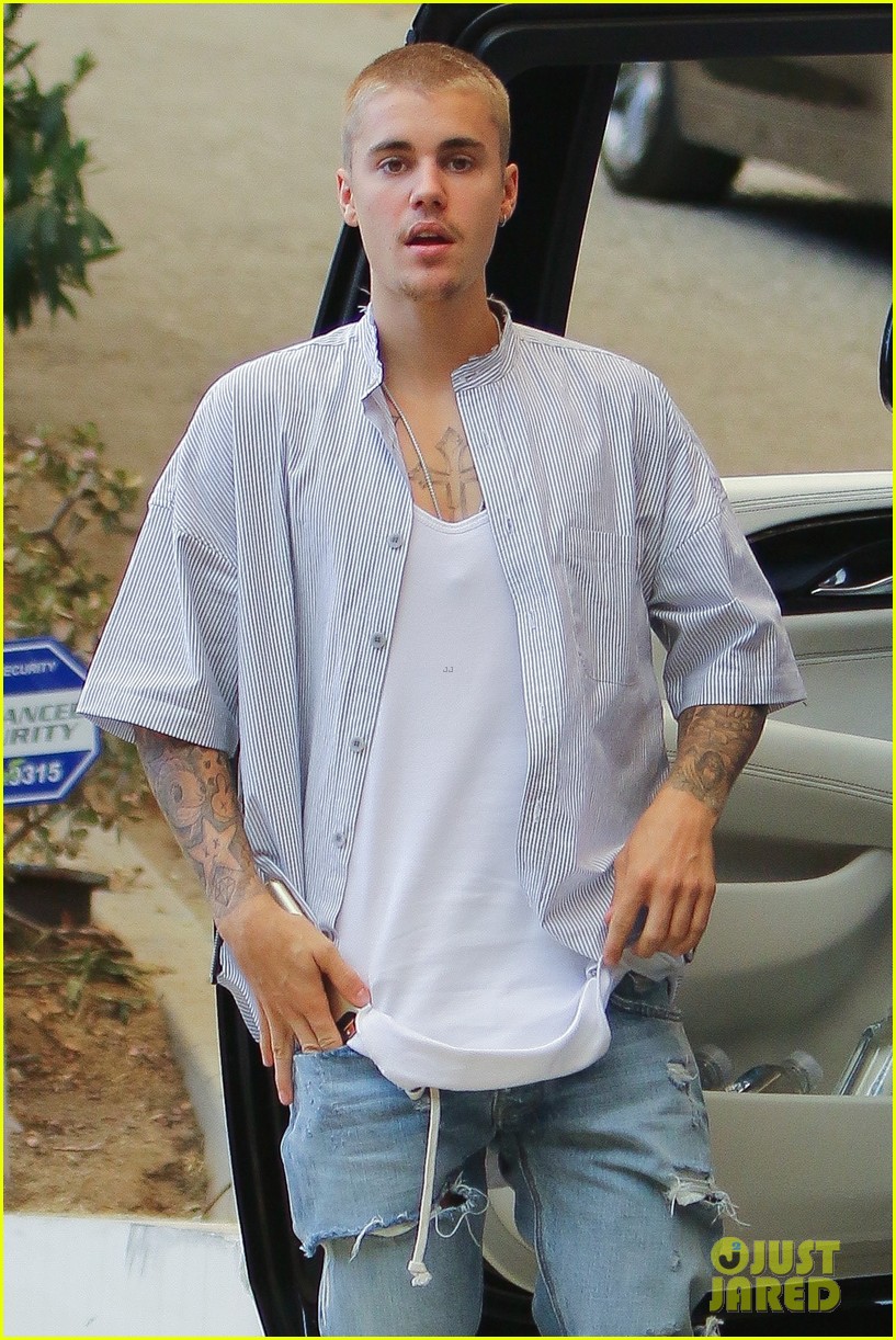 Justin Bieber Takes a Weekend Off from His Tour to Hang Out with ...