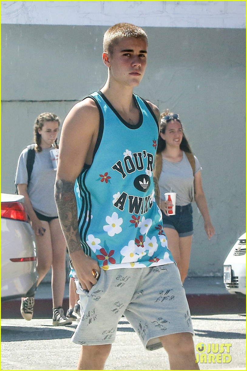 Full Sized Photo of justin bieber lunch ralphs west hollywood 24