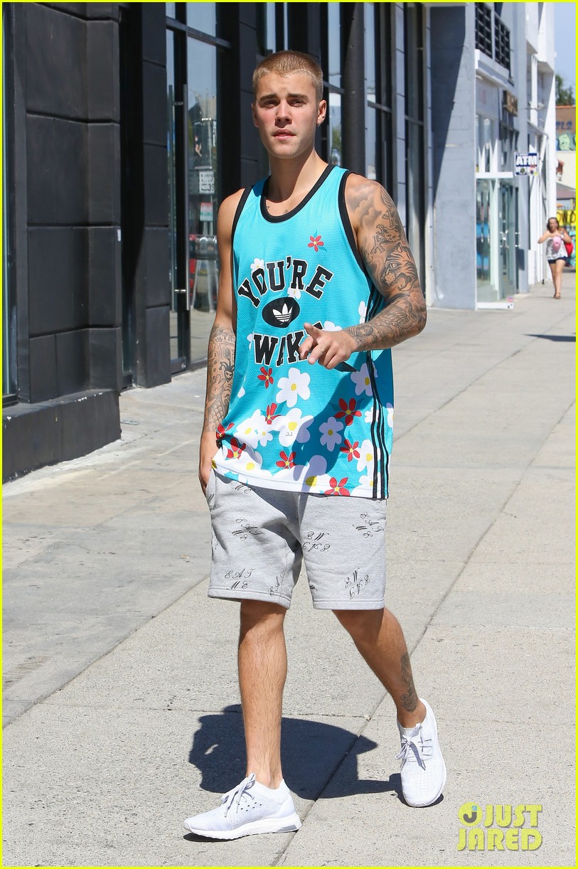Justin Bieber Sports His New Favorite Shoes for WeHo Lunch: Photo 1001615 | Justin  Bieber Pictures | Just Jared Jr.