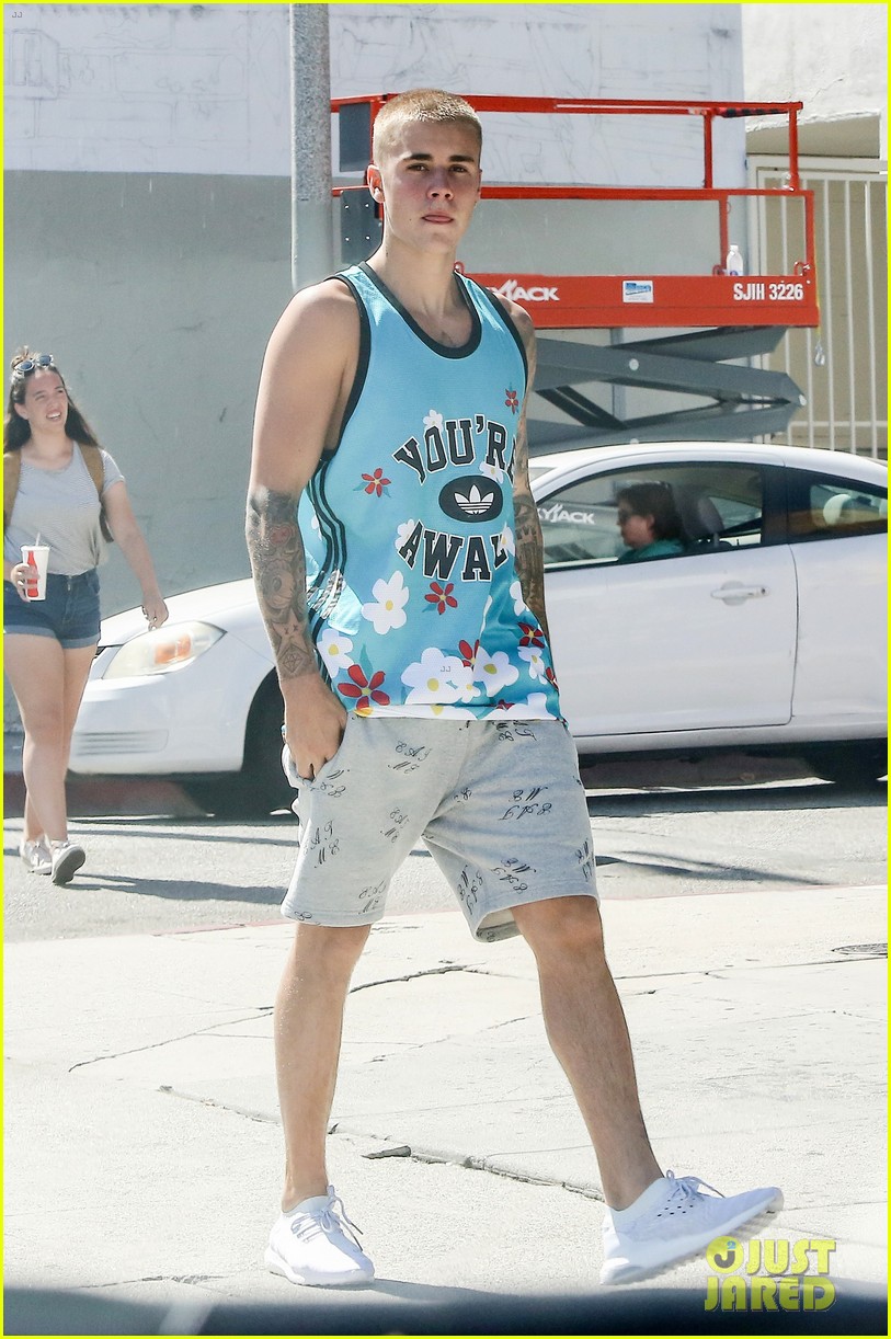 Justin Bieber Sports His New Favorite Shoes for WeHo Lunch | Photo ...
