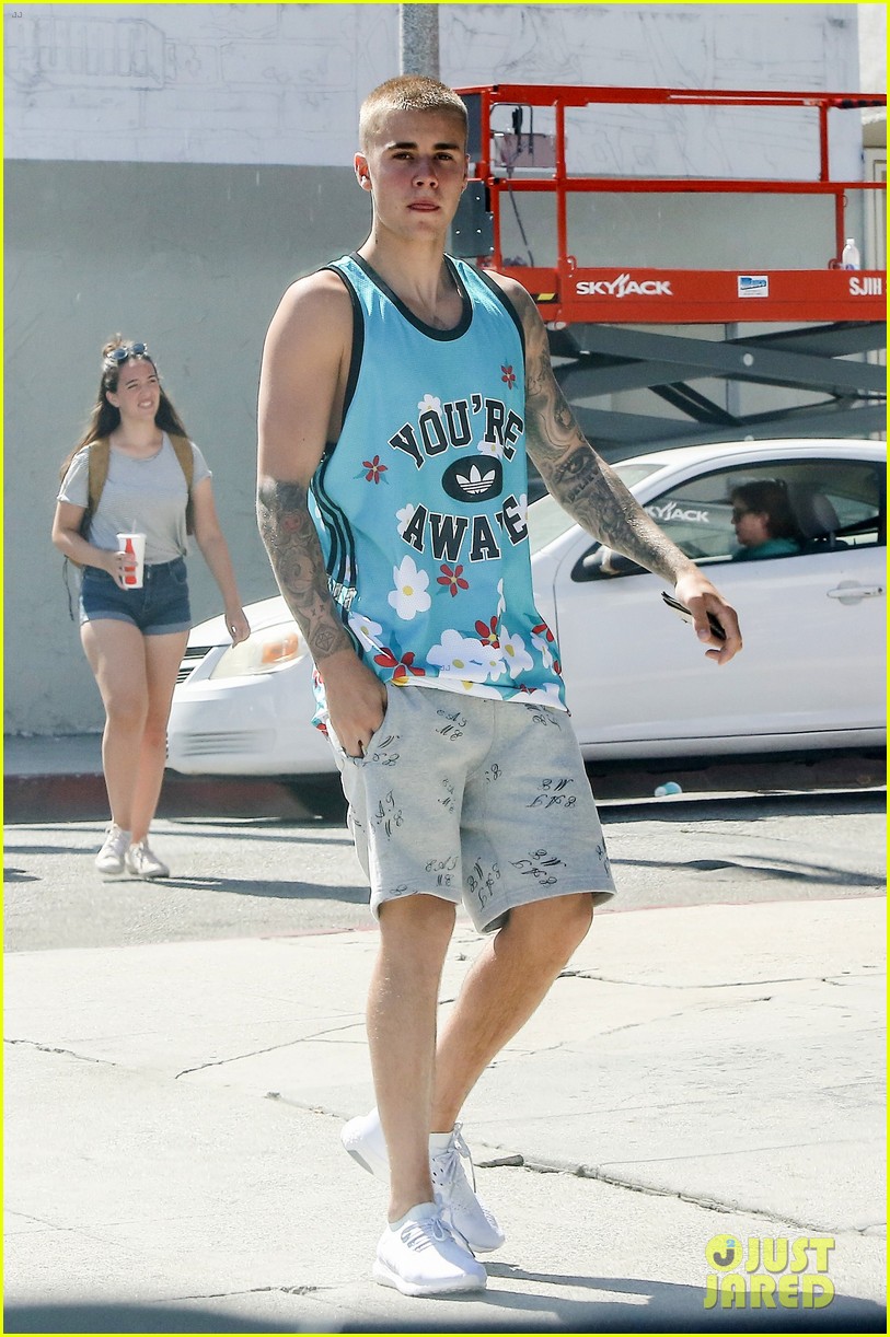 Justin Bieber Sports His New Favorite Shoes for WeHo Lunch | Photo ...