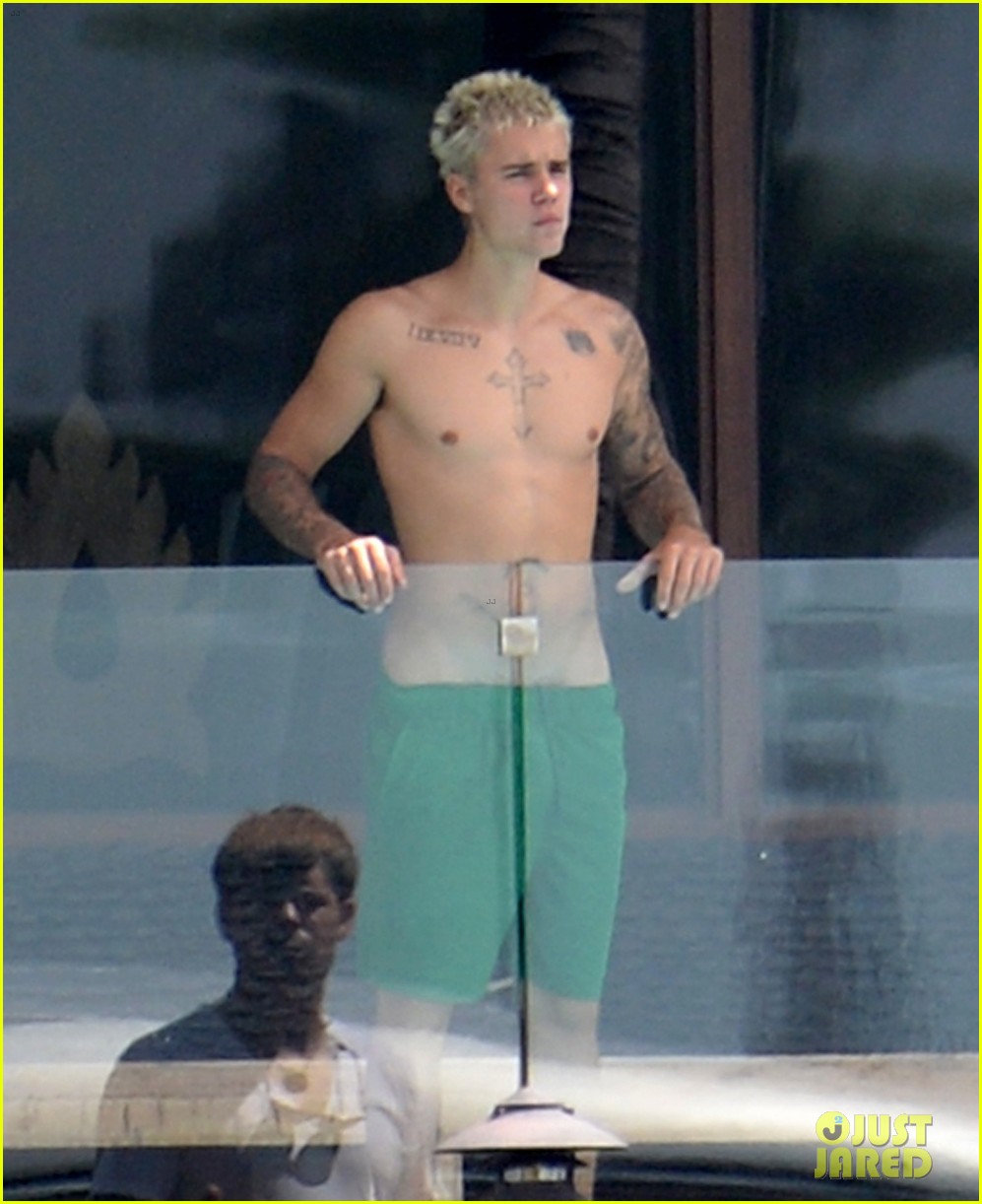 Justin Bieber Goes Wakeboarding in Just His Boxers! 