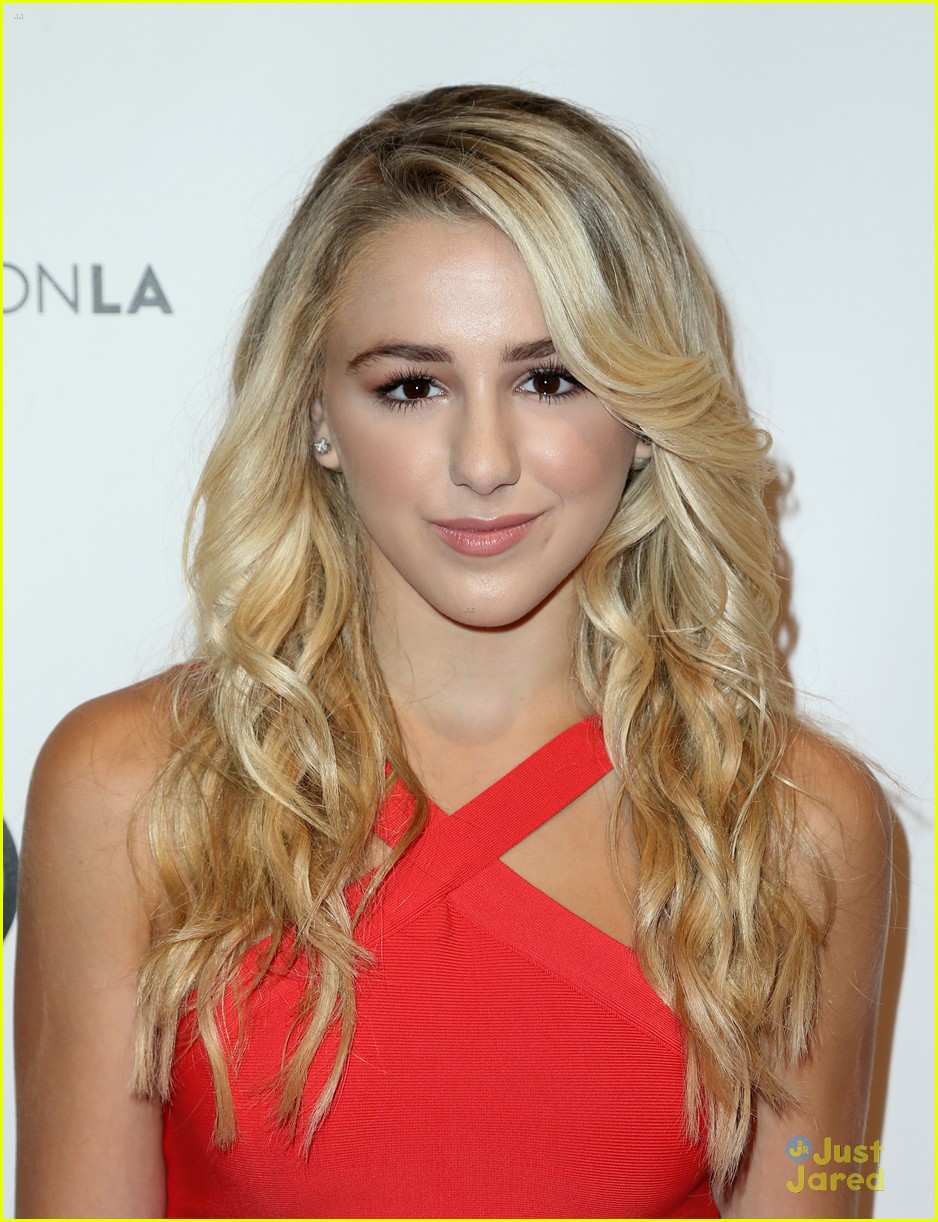 Chloe Lukasiak & Sophie Reynolds Step Out For Beautycon in LA | Photo ...