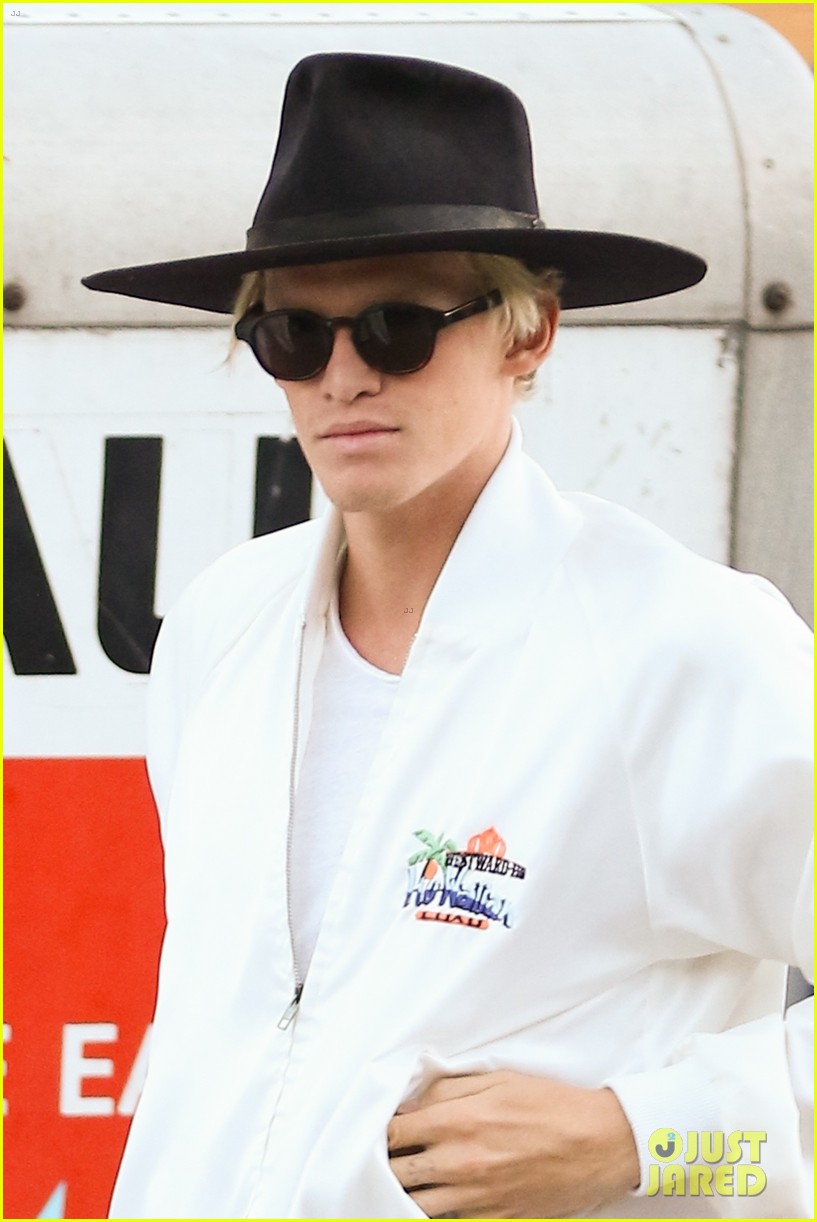 Full Sized Photo of cody simpson all white fourth july party nobu 05