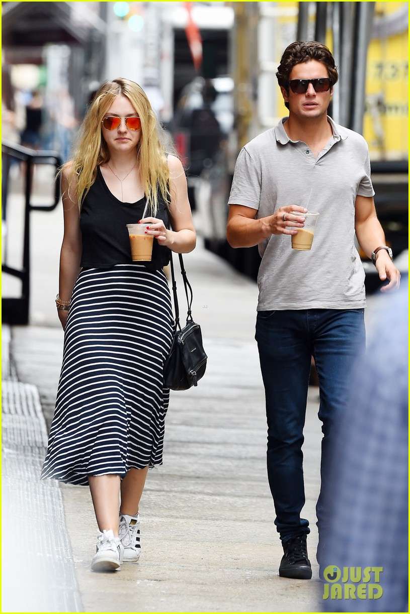 Dakota Fanning Joins Pal For Stroll Around The City | Photo 1004200