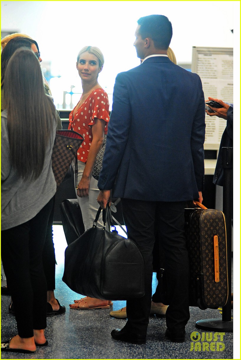 Full Sized Photo of emma roberts polka dot top taylor lautner love