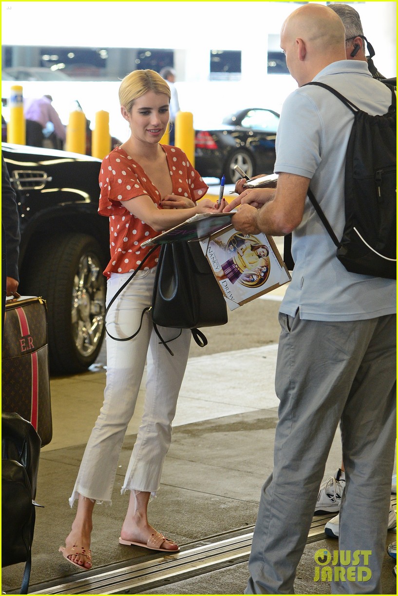 Full Sized Photo of emma roberts polka dot top taylor lautner love