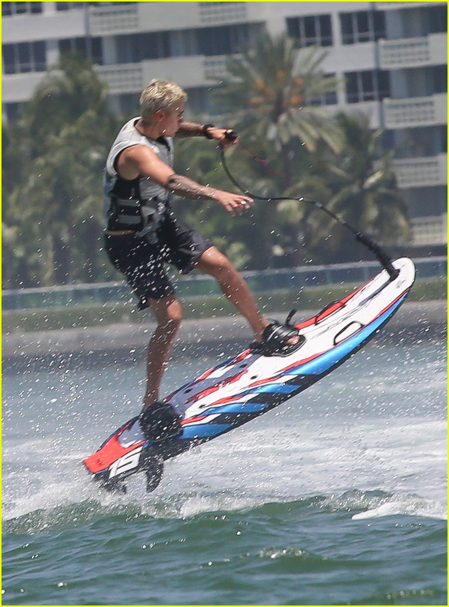 Justin Bieber & Mystery Girl Enjoy Time on His Yacht | Photo 992016 ...