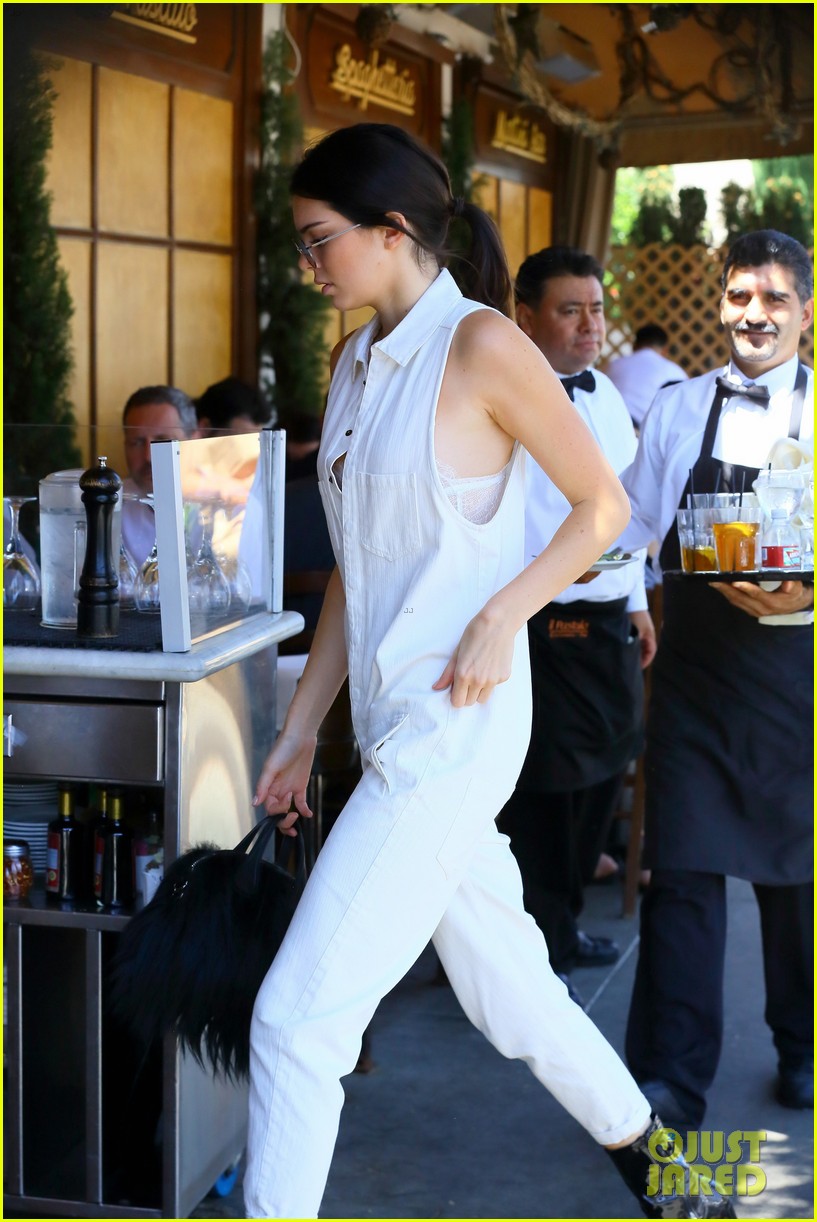 Full Sized Photo of kendall jenner grabs lunch wiith scott disick