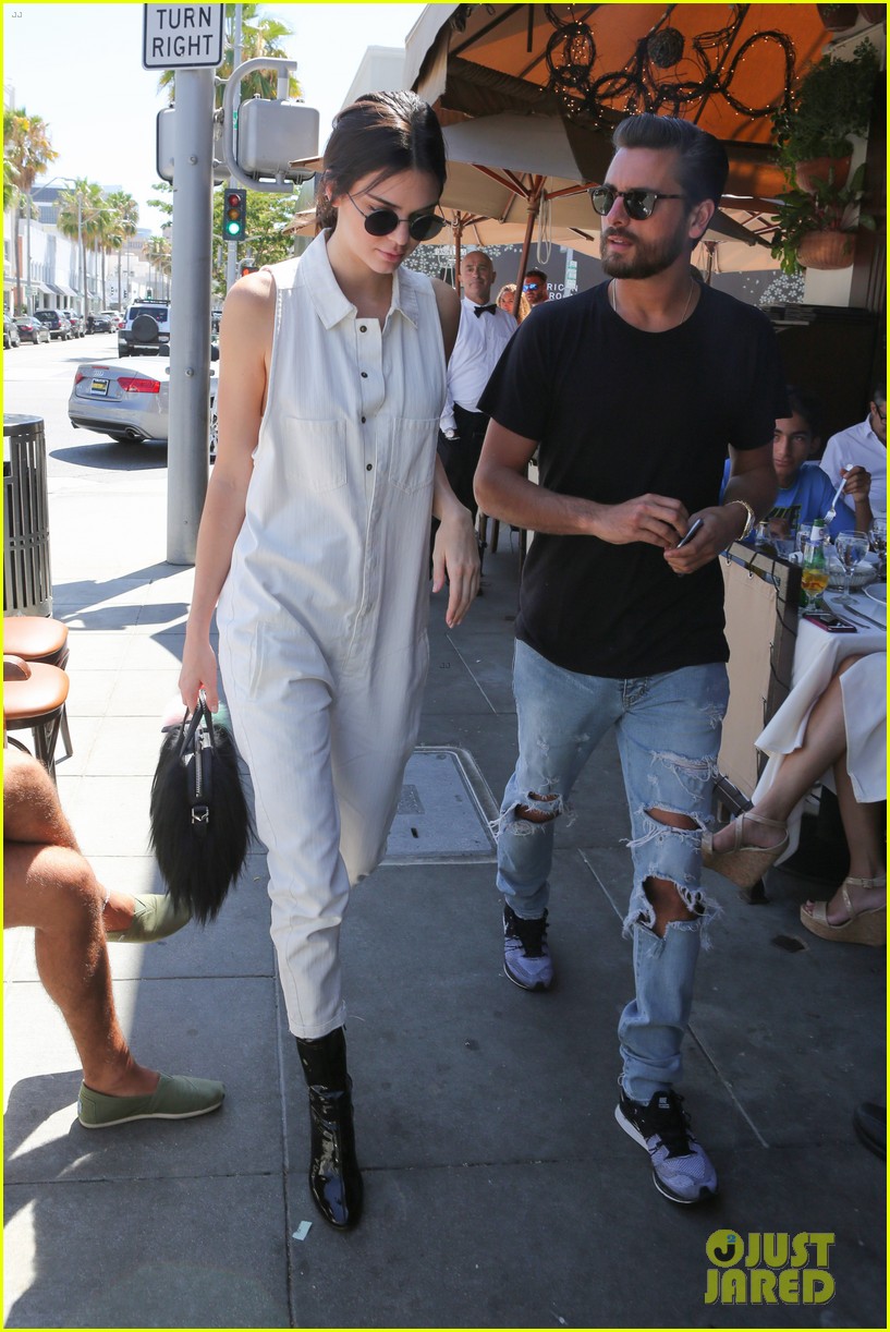 Full Sized Photo Of Kendall Jenner Grabs Lunch Wiith Scott Disick Holiday Weekend 27 Kendall