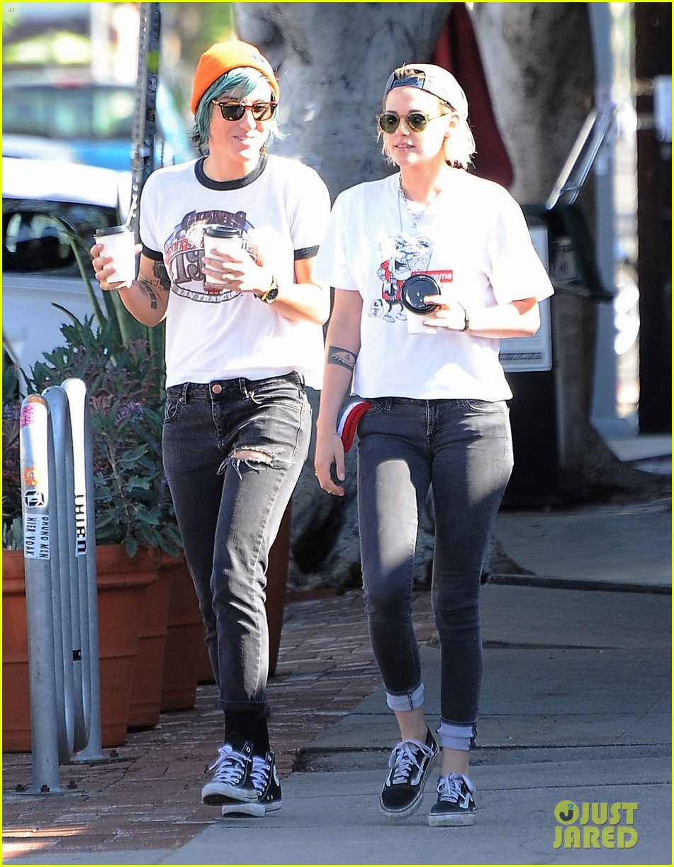 Kristen Stewart & Alicia Cargile Share a Kiss While Out in LA | Photo ...