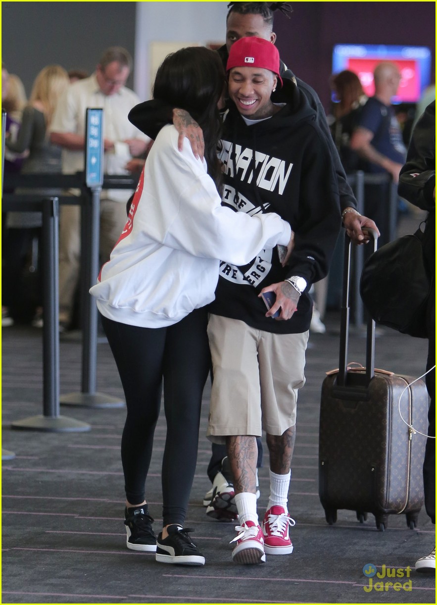 Kylie Jenner Gets a Big Kiss from Tyga at the Airport!: Photo 994498 | Kylie Jenner, Tyga Pictures | Just Jared