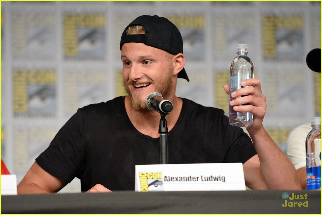 Full Sized Photo of alexander ludwig hug clive flip flop comic con 10