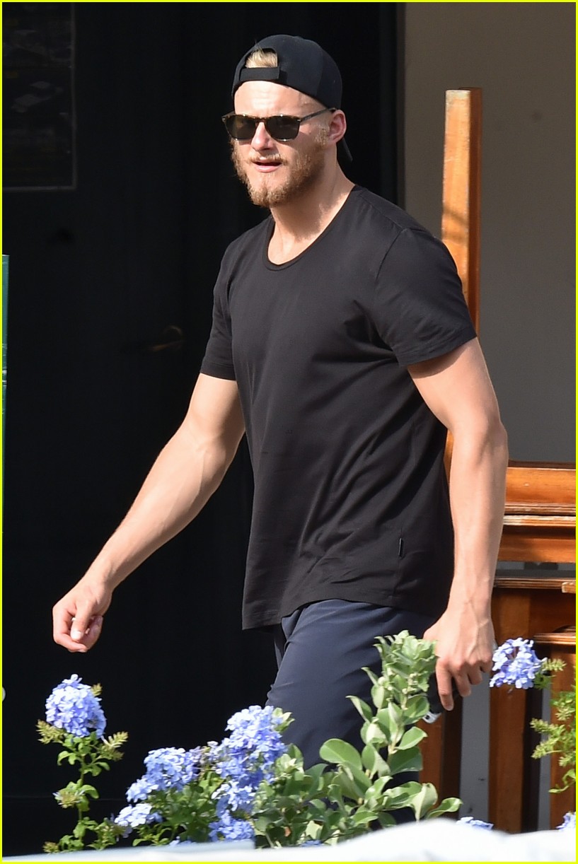 Full Sized Photo Of Alexander Ludwig Goes Shirtless While Working Out In Italy 07 Alexander