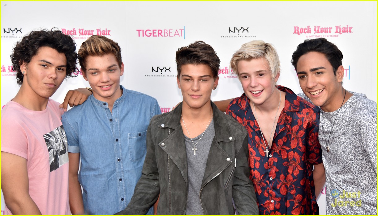 maddie mackenzie ziegler host tiger beat tca party 18