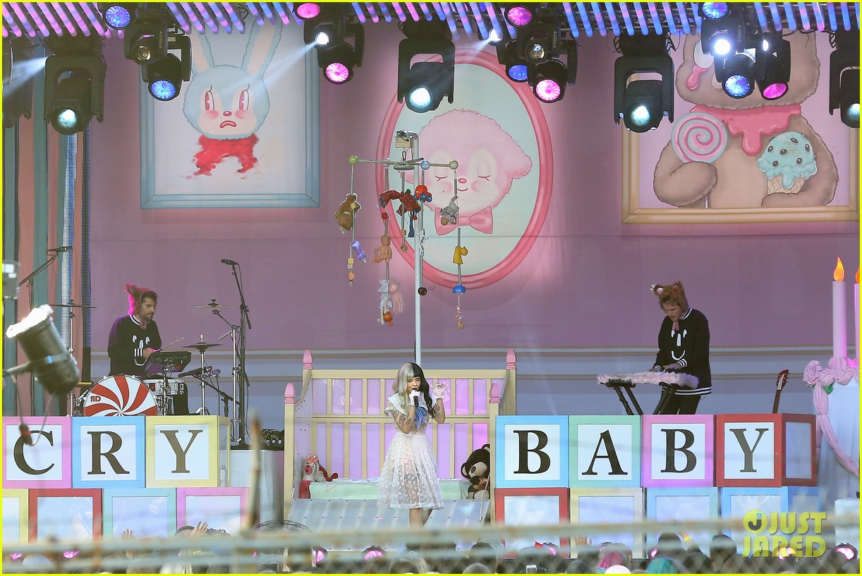 Melanie Martinez Performs 'Pity Party' on 'Kimmel' (Video) | Photo ...