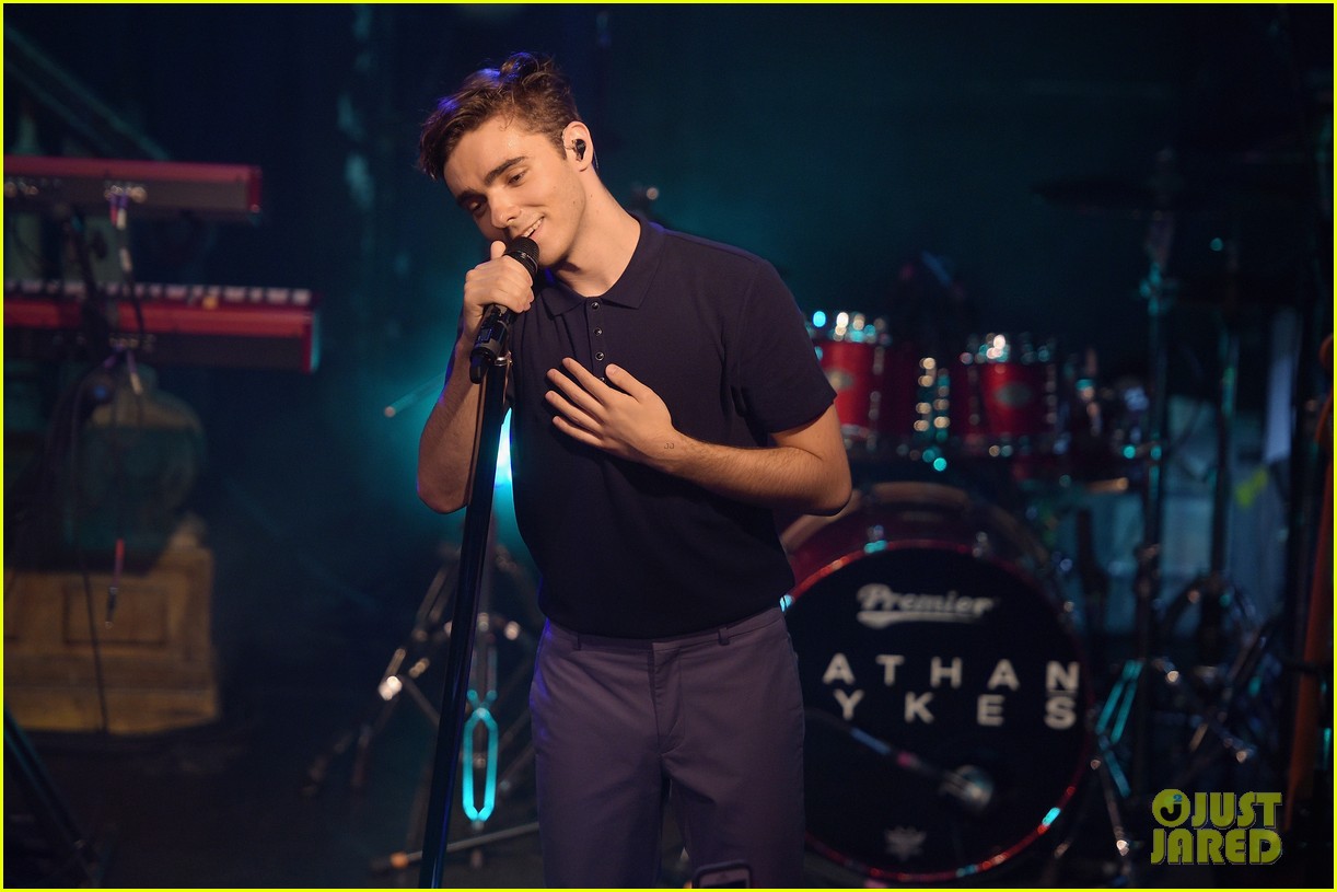 full-sized-photo-of-nathan-sykes-performs-the-box-nyc-01-nathan-sykes