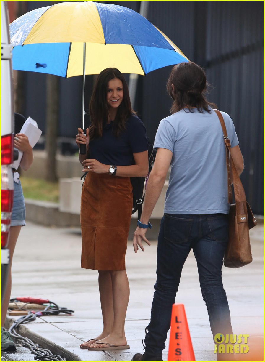 Nina Dobrev Films 'Flatliners' In The Toronto Rain | Photo 994167