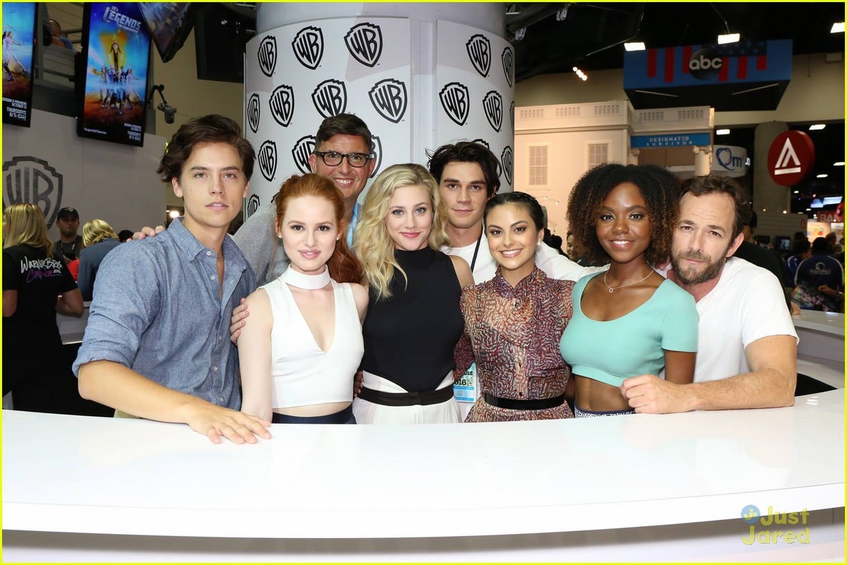 Madelaine Petsch & Cole Sprouse Bring 'Riverdale' To Comic-Con | Photo ...