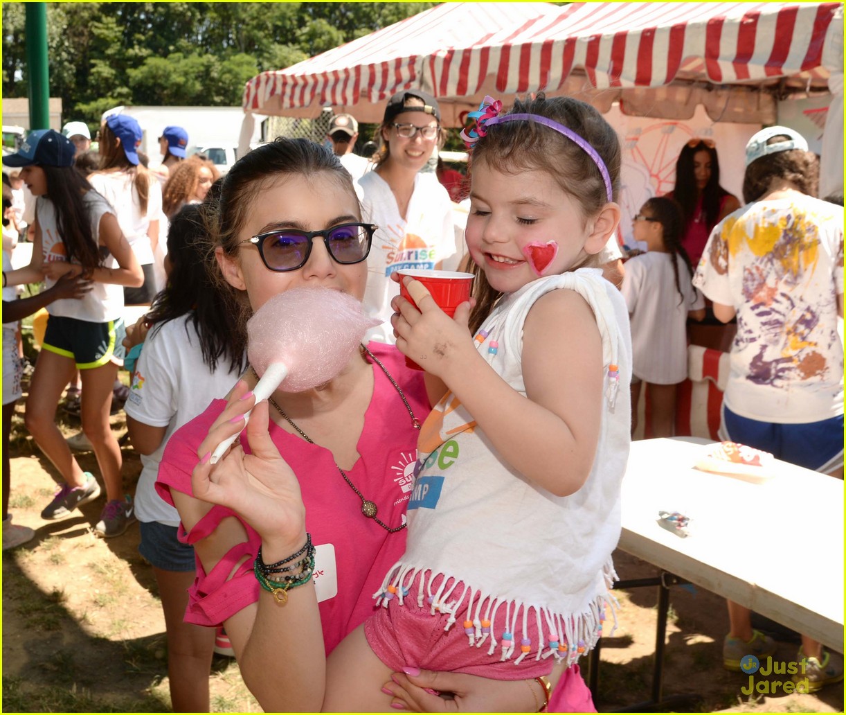 Sami Gayle Has Summer Fun With Kids at Sunrise Day Camp Carnival ...