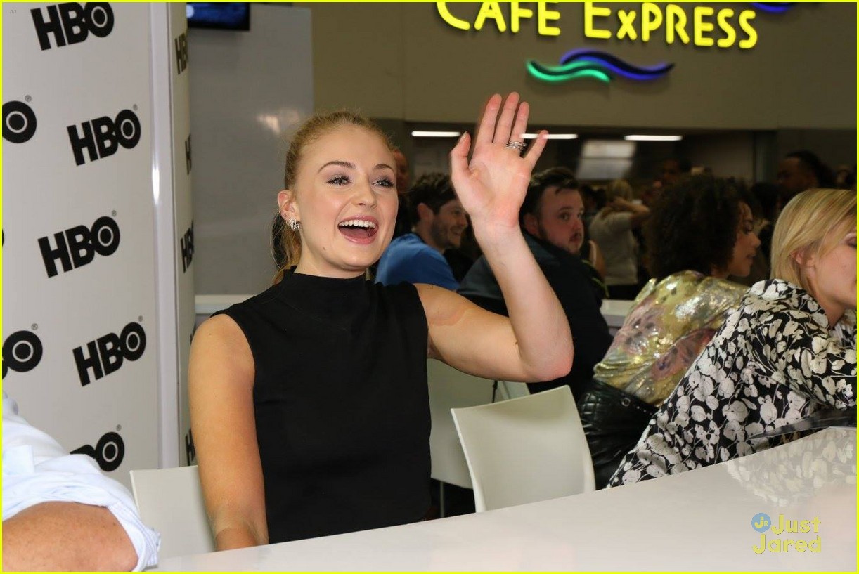 Sophie Turner Debuts 'game Of Thrones' Teaser At Comic-con 