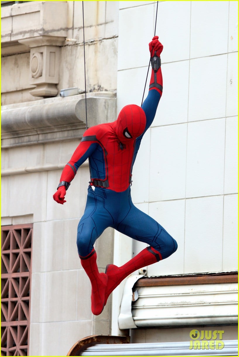 spider man swings into action on set 08