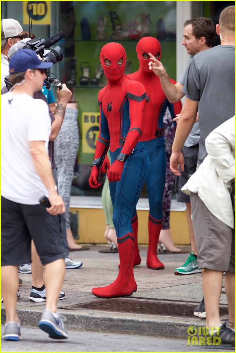 spider man swings into action on set 13