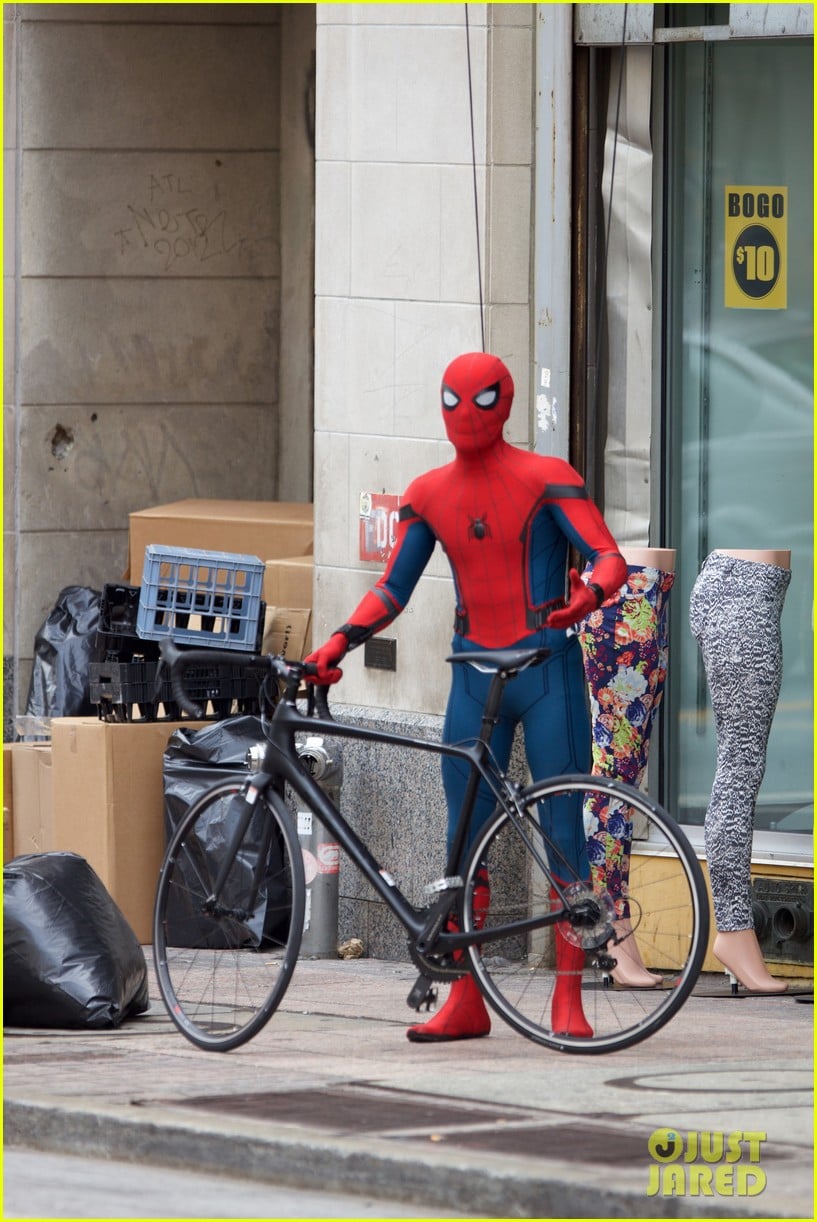 spider man swings into action on set 21