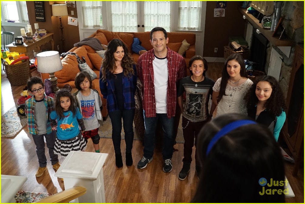 Stuck In The Middle's Season Finale Airs Tonight! | Photo 998808 ...