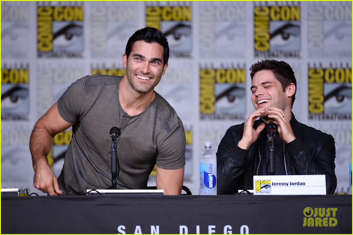 Tyler Hoechlin Still Calls Superman Role For Supergirl Surreal Photo Photo Gallery