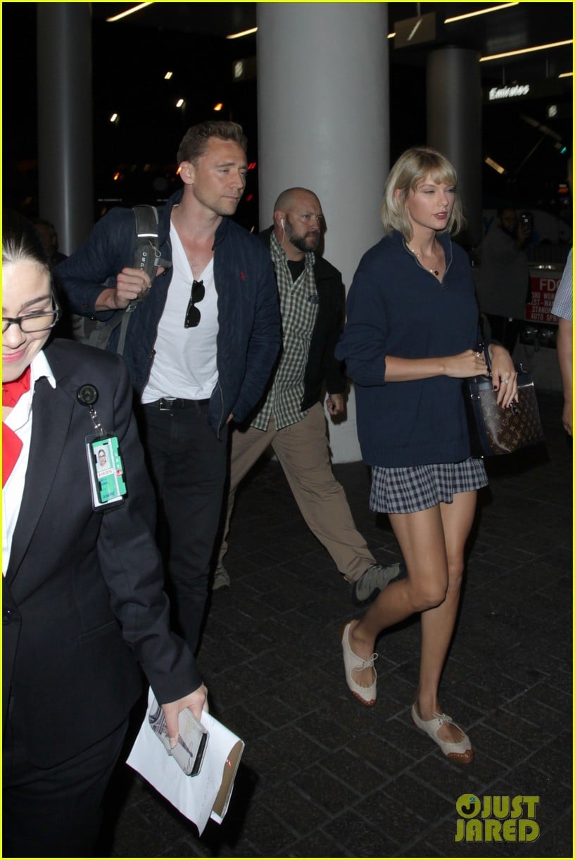 Taylor Swift Style — Arriving at LAX Airport w/ Tom Hiddleston