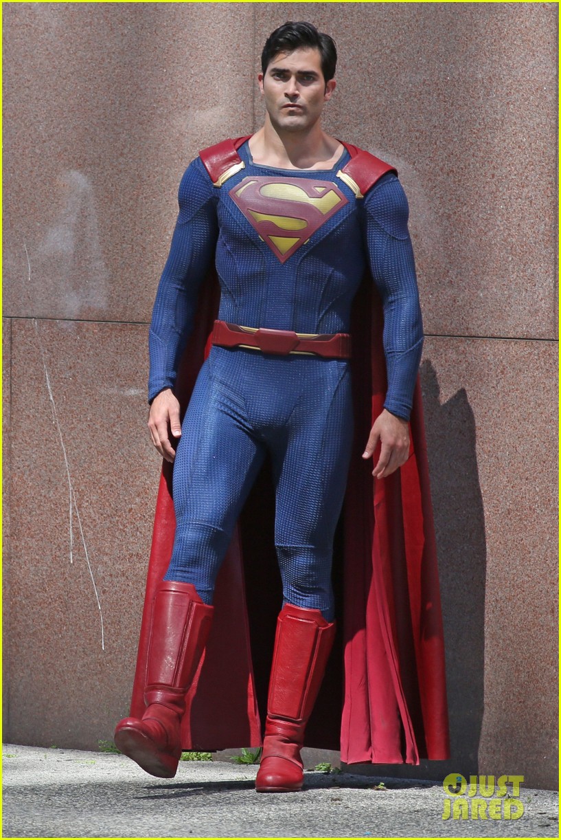 Tyler Hoechlin Saves The Day As Superman While Filming For Supergirl Photo Photo