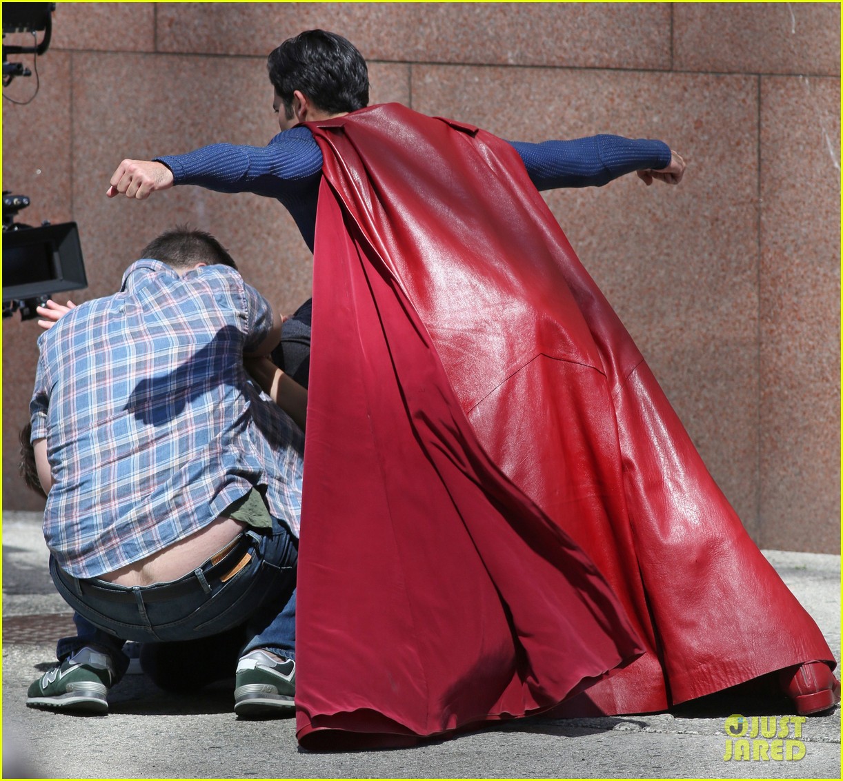 Full Sized Photo Of Tyler Hoechlin Saves Day On Supergirl As Superman Filming 15 Tyler