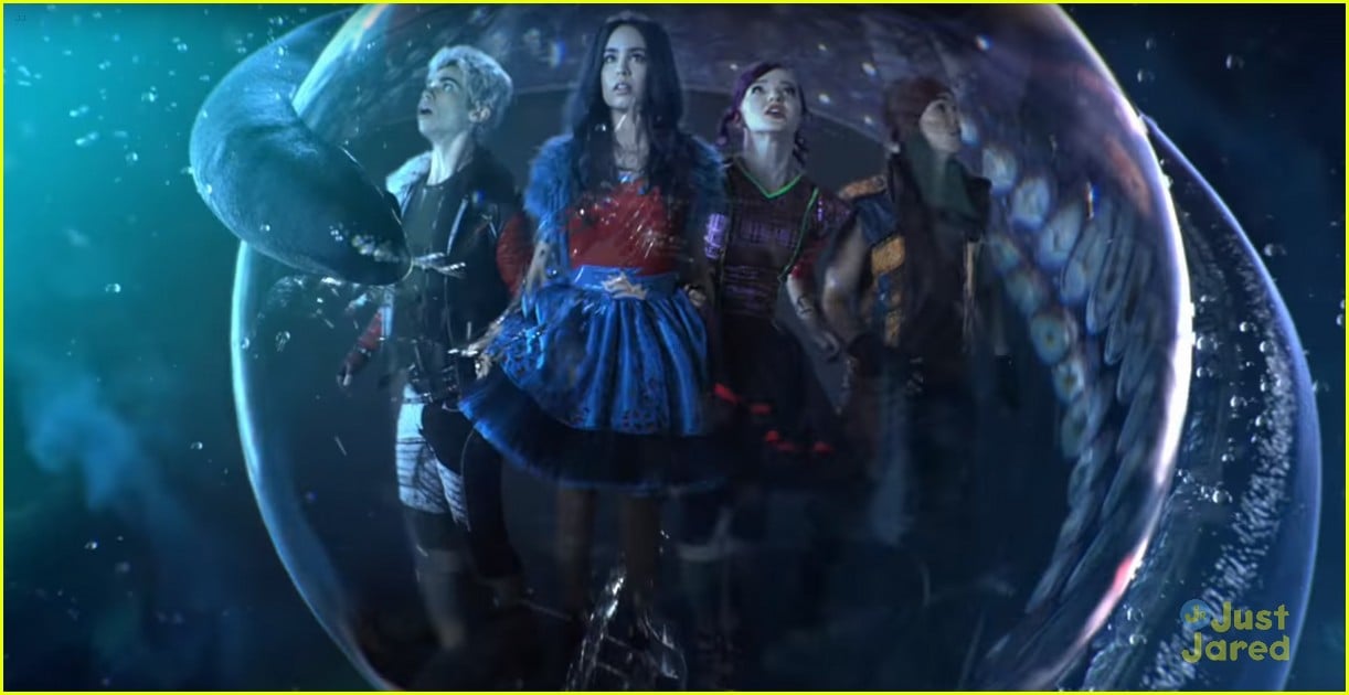 China Anne Mcclain Perfects Her Evil Laugh In Descendants Teaser Trailer Photo