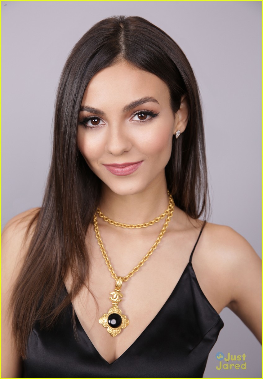 Victoria Justice Flies Out of LA After Sharing New Teen Choice Promo ...