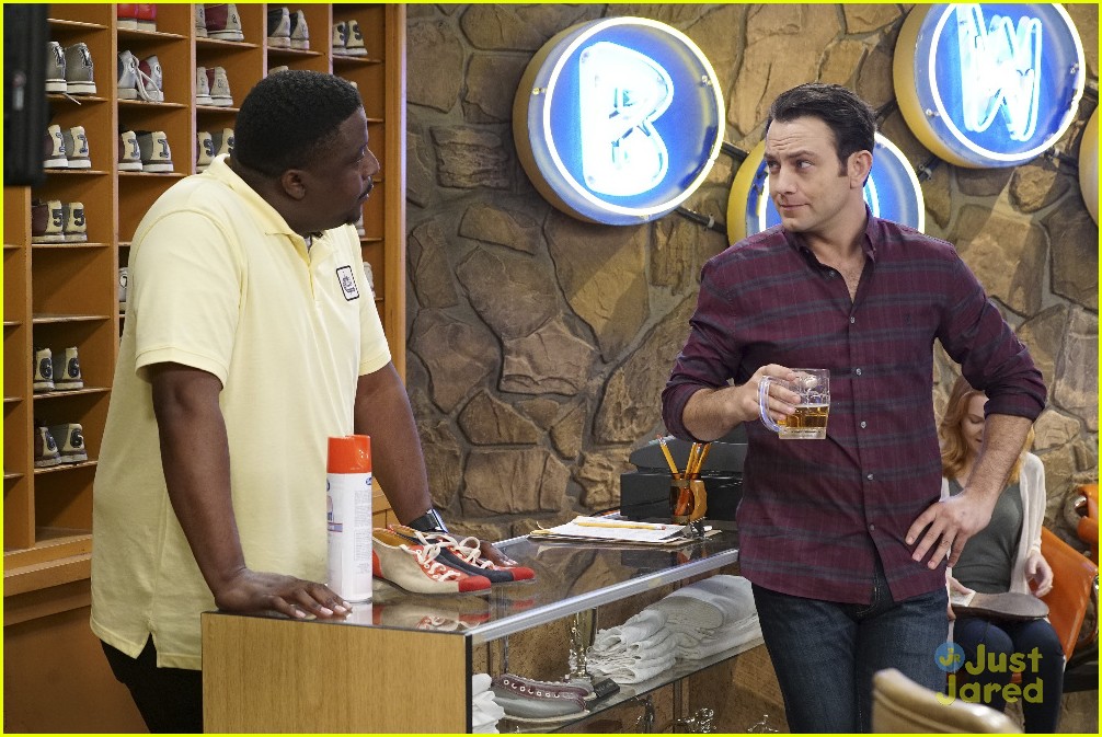 Gabi Finds Her Long Lost Aunt On Tonight's 'Young & Hungry' | Photo ...