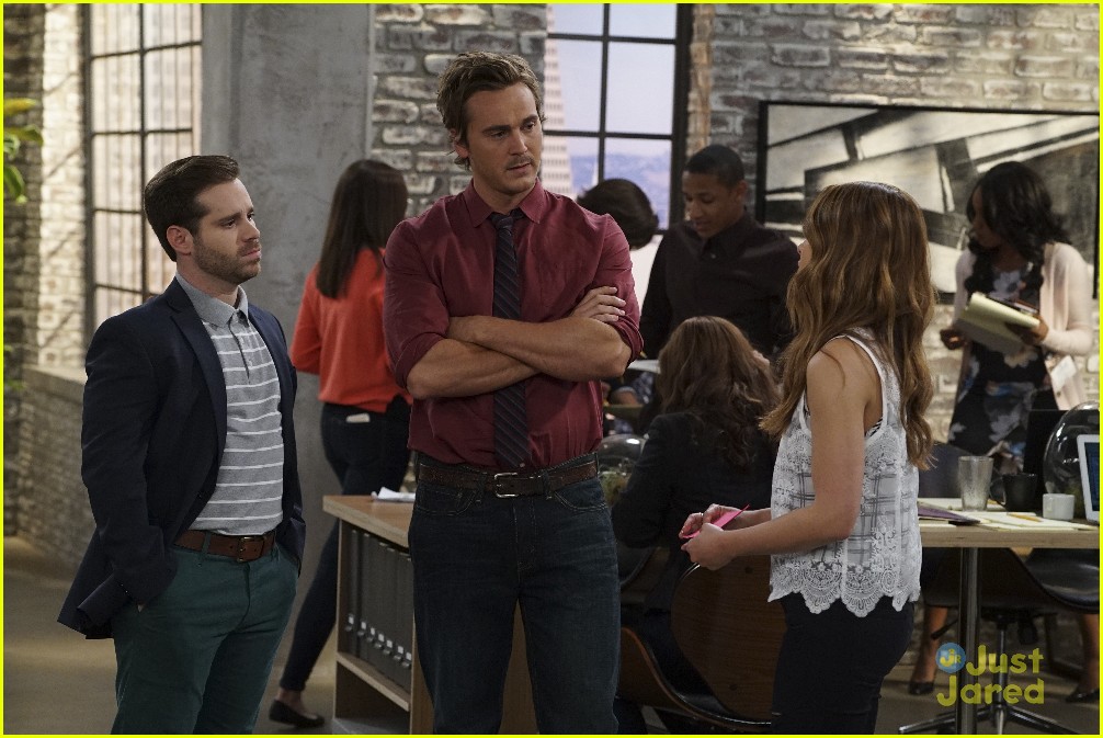 Sofia Starts Work For Logan Rawlings on Tonight's 'Young & Hungry ...