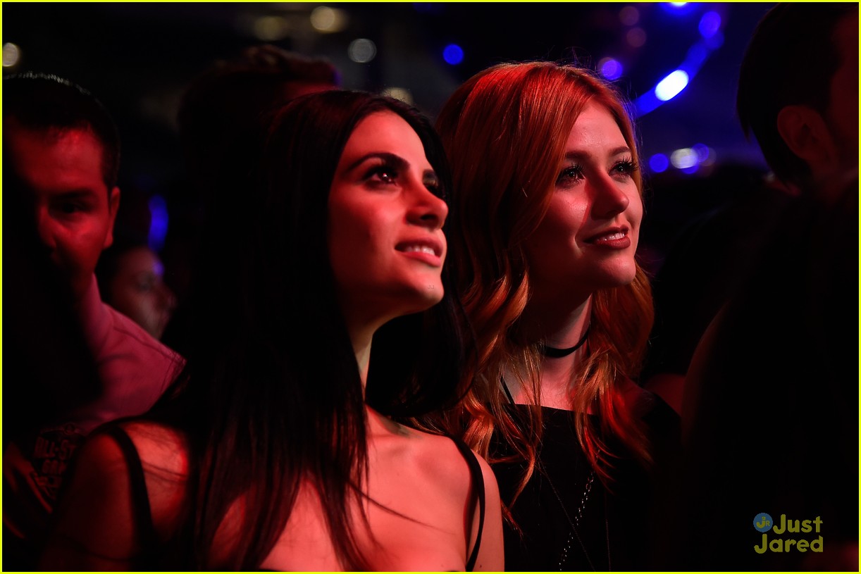 Rose McIver Presents Best New Fandom To Katherine McNamara & Emeraude