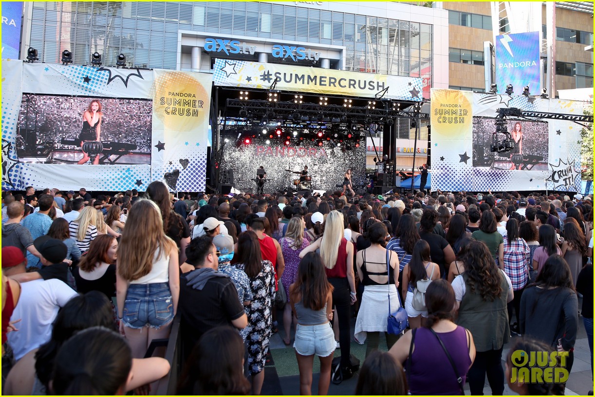 5 Seconds Of Summer And Daya Celebrate Summer At Pandoras Summer Crush Concert With Fergie 5865
