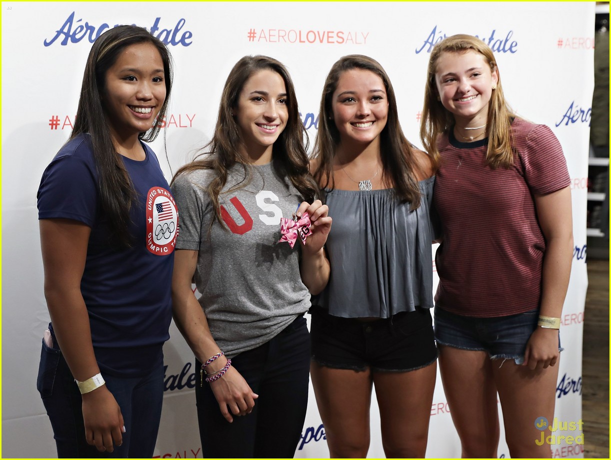 Full Sized Photo of aly raisman aeropostale meet greet nyc 02 | Aly