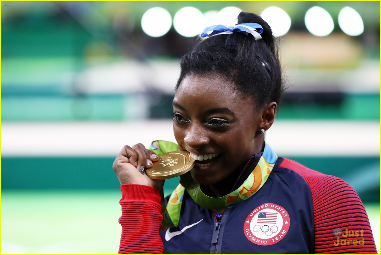 Aly Raisman's Reaction To Winning Silver All-Around Medal in Rio Is The ...