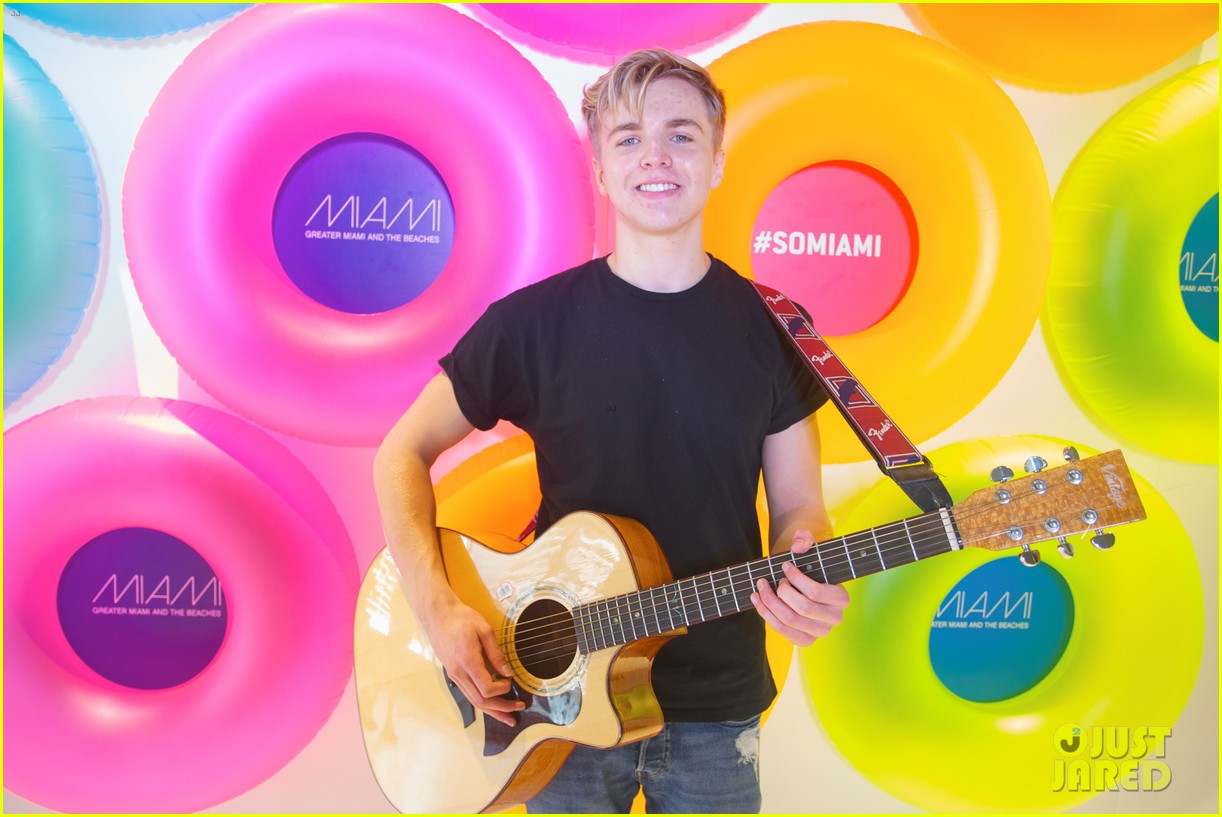 James Bell X Performs Special Chicago Show for Lollapalooza Weekend