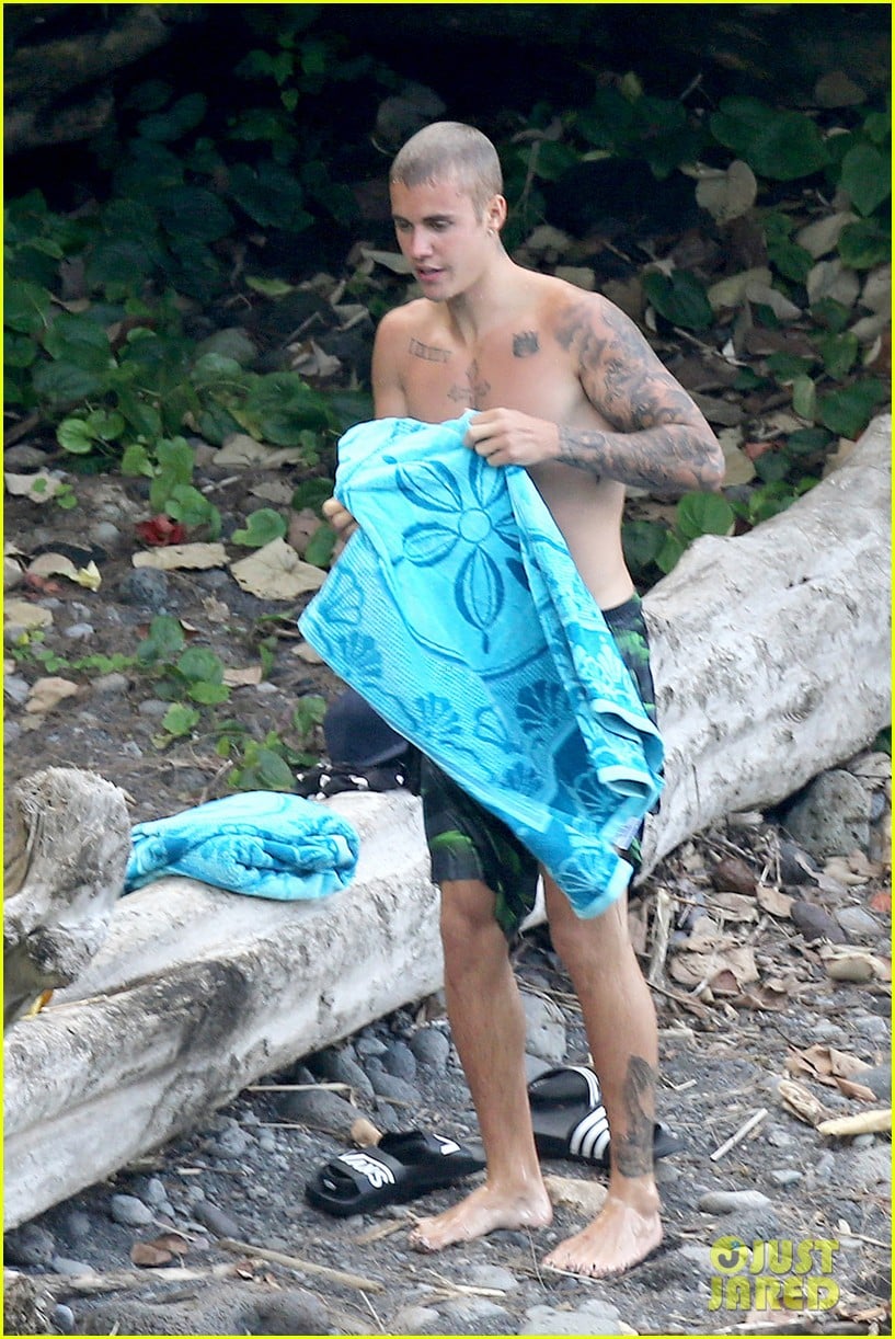 Justin Bieber Goes Shirtless On Vacation In Hawaii Photo Photo Gallery Just Jared Jr