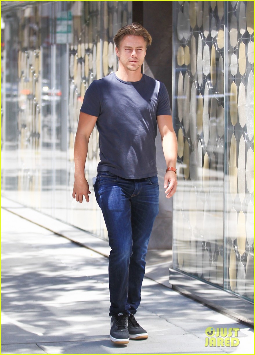 Derek Hough Plays Ping Pong For Kershaw's Challenge Photo 1009885