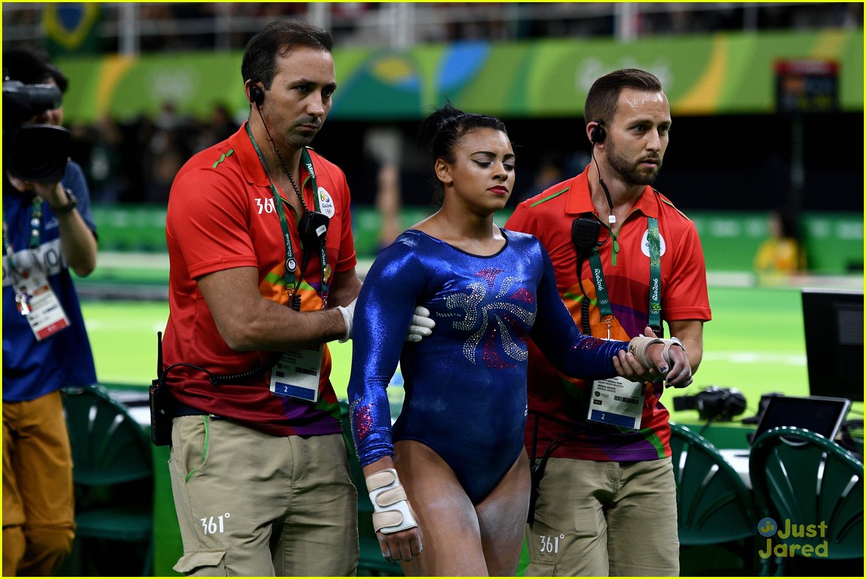 Full Sized Photo of elissa downie team gb injury gymnastics rio 05