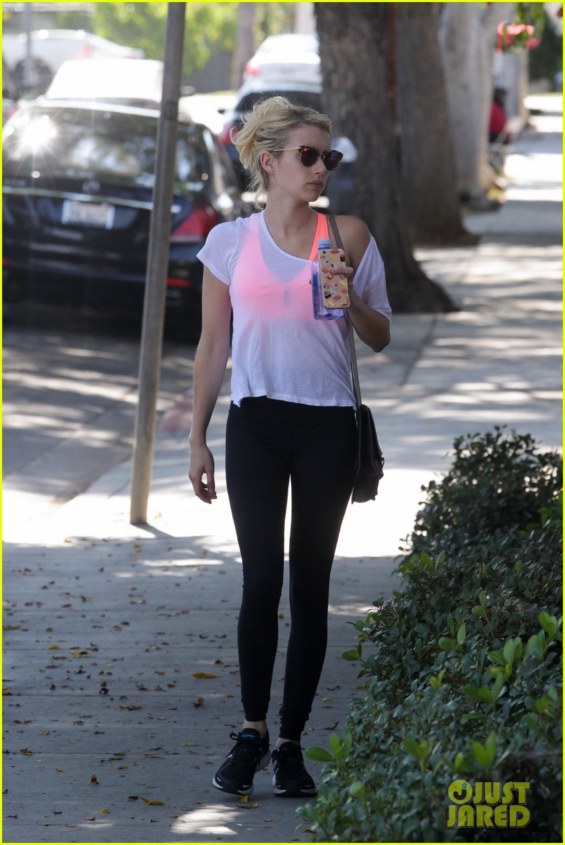 Full Sized Photo of emma roberts pink sports bra gym 18 Emma Roberts